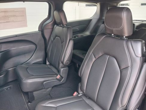 New 2026 Chrysler Voyager LX image 34