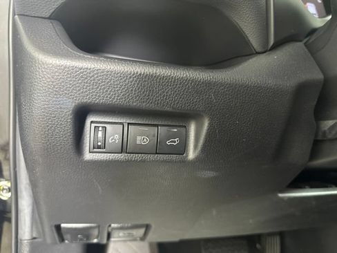 Used 2022 Toyota RAV4 LE AWD/4WD image 14