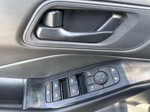 Certified 2025 Nissan Rogue S image 19