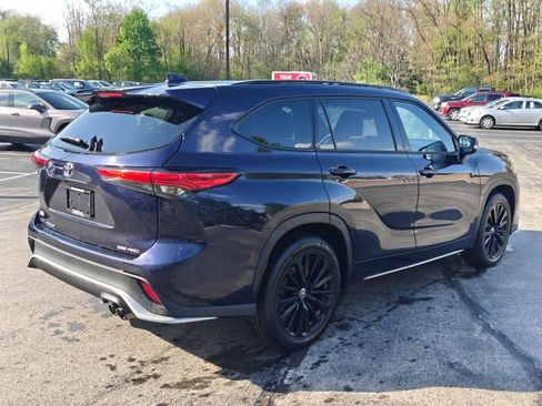 Used 2023 Toyota Highlander XSE AWD/4WD image 5