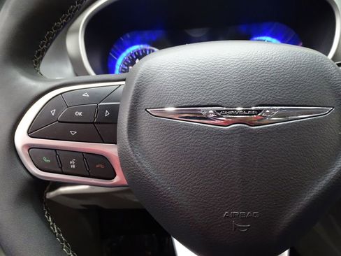 Used 2024 Chrysler Pacifica Touring-L image 20