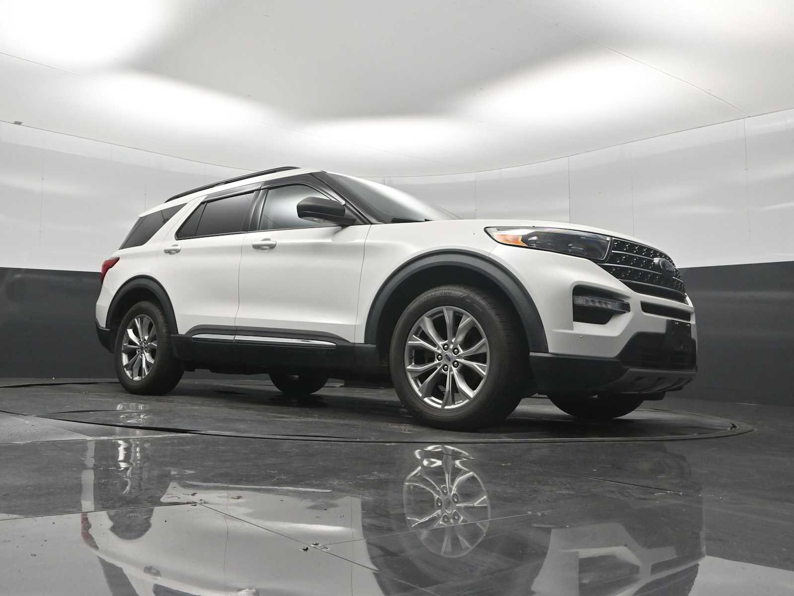 Used 2020 Ford Explorer XLT w/ Equipment Group 202A AWD/4WD image 25