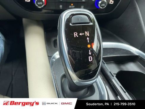 Used 2018 Buick Enclave Essence image 18