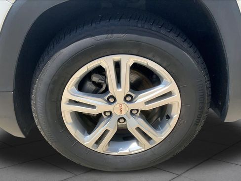 Used 2024 GMC Terrain SLE AWD/4WD image 11