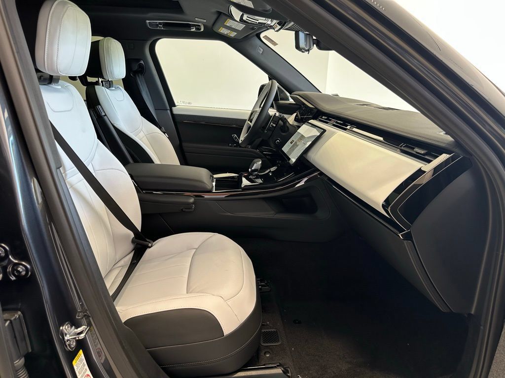 New 2025 Land Rover Range Rover Sport Dynamic SE AWD/4WD image 18