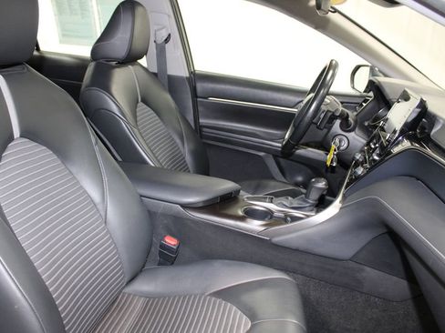 Used 2022 Toyota Camry SE image 30