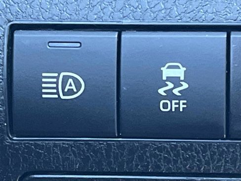 Used 2023 Toyota Camry SE image 30