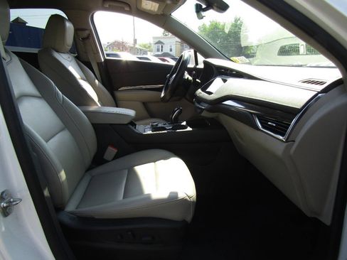 Used 2019 Cadillac XT4 Luxury AWD/4WD image 18