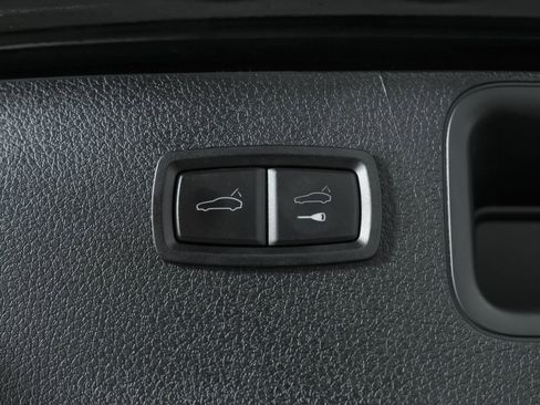 Used 2024 Porsche Macan GTS image 42