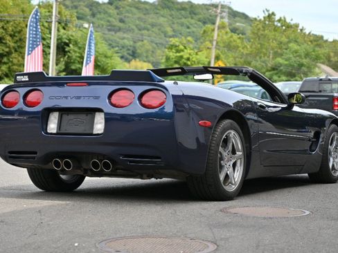 Used 2000 Chevrolet Corvette Convertible w/ Memory Pkg RWD image 9