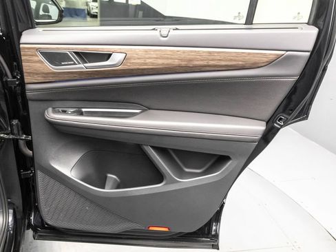 Certified 2025 Volkswagen Atlas SEL Premium R-Line image 34