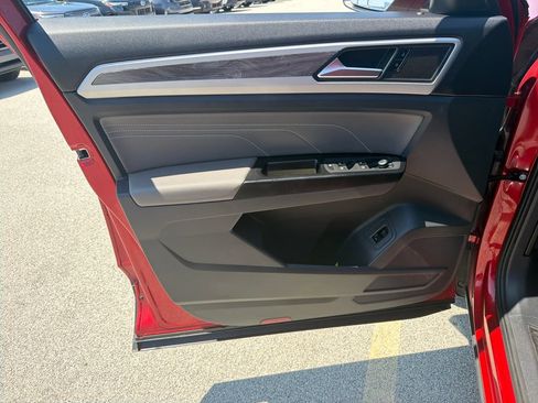 Certified 2023 Volkswagen Atlas Cross Sport SE w/ Panoramic Sunroof Package AWD/4WD image 9