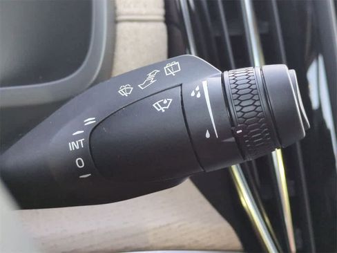 Used 2026 Volvo XC90 B6 Plus w/ Protection Package Premier image 25