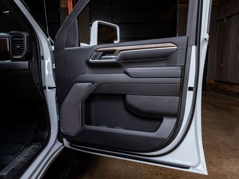 Used 2024 Chevrolet Silverado 3500 High Country w/ Technology Package image 37