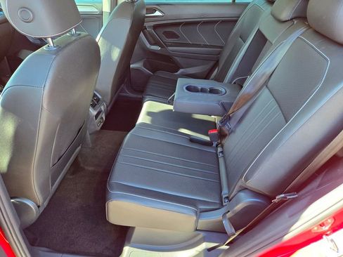 Used 2023 Volkswagen Tiguan SE w/ Panoramic Sunroof Package FWD image 9