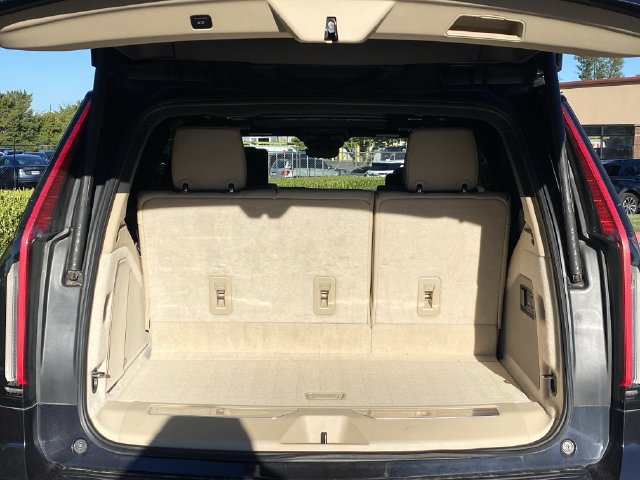 Used 2023 Cadillac Escalade Premium Luxury w/ Performance Package AWD/4WD image 5