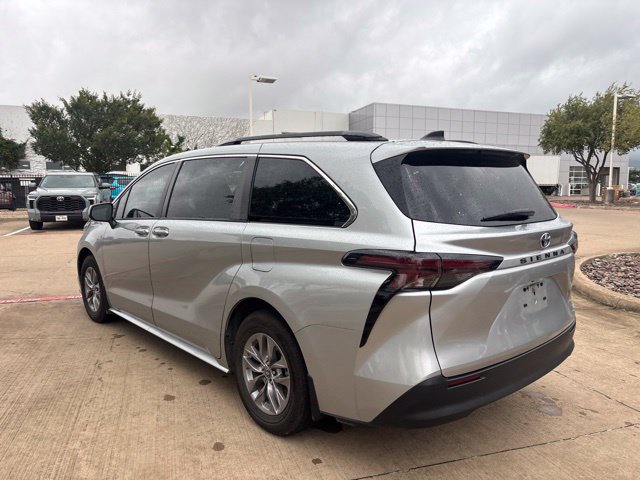 Certified 2023 Toyota Sienna LE FWD image 7