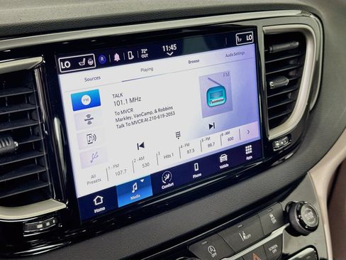 Used 2022 Chrysler Pacifica Touring-L FWD image 14