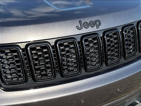 Used 2018 Jeep Grand Cherokee Altitude AWD/4WD image 33
