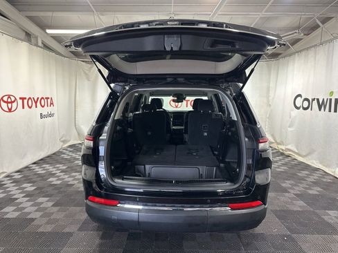 Used 2023 Jeep Grand Cherokee L Laredo image 17