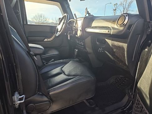 Used 2017 Jeep Wrangler Unlimited Rubicon image 24