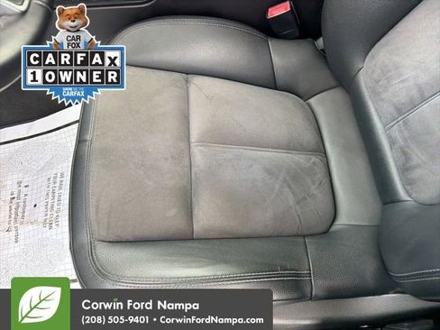 Used 2018 Porsche Macan Base image 25