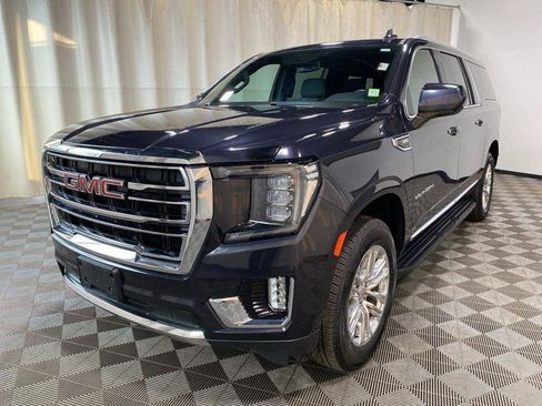 Used 2023 GMC Yukon XL SLT AWD/4WD image 3