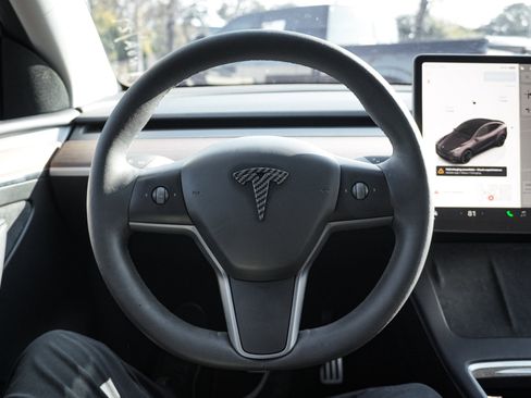 Used 2024 Tesla Model Y Performance image 19