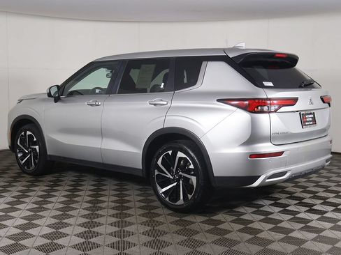 Used 2024 Mitsubishi Outlander SE FWD image 10