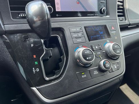 Used 2020 Toyota Sienna SE Premium image 41