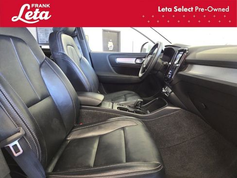 Used 2022 Volvo XC40 T5 Momentum image 19
