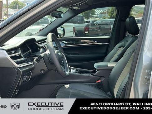 Used 2023 Jeep Grand Cherokee Trailhawk w/ Luxury Tech Group III AWD/4WD image 11
