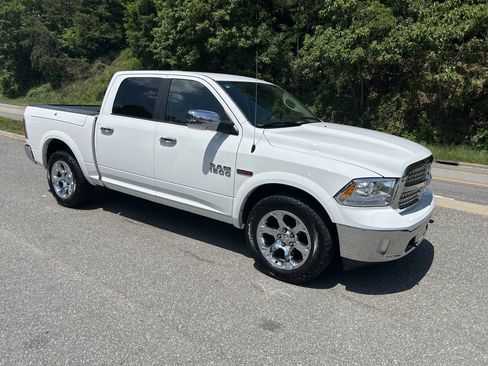 Used 2015 RAM 1500 Laramie AWD/4WD image 10