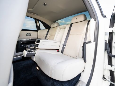 Used 2016 Rolls-Royce Ghost image 32