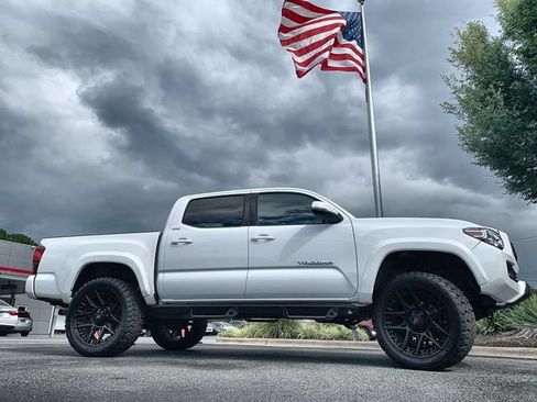 Used 2022 Toyota Tacoma SR5 w/ Technology Package RWD image 9