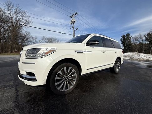 Used 2020 Lincoln Navigator Reserve w/ Luxury Package image 2