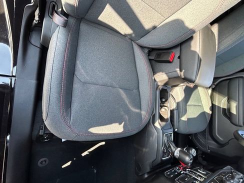 Used 2024 Jeep Wrangler Unlimited Rubicon AWD/4WD image 22