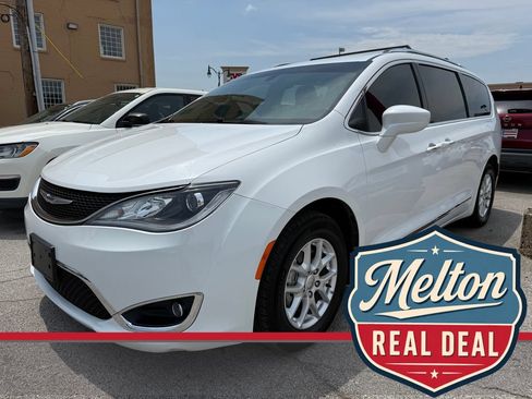 Used 2020 Chrysler Pacifica Touring-L FWD image 1