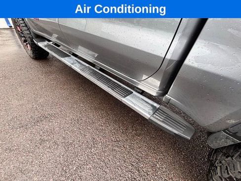 Used 2021 GMC Sierra 1500 SLT w/ SLT Premium Package image 10