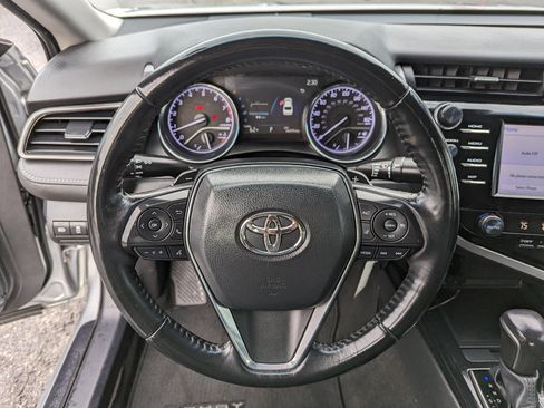 Used 2020 Toyota Camry SE image 14