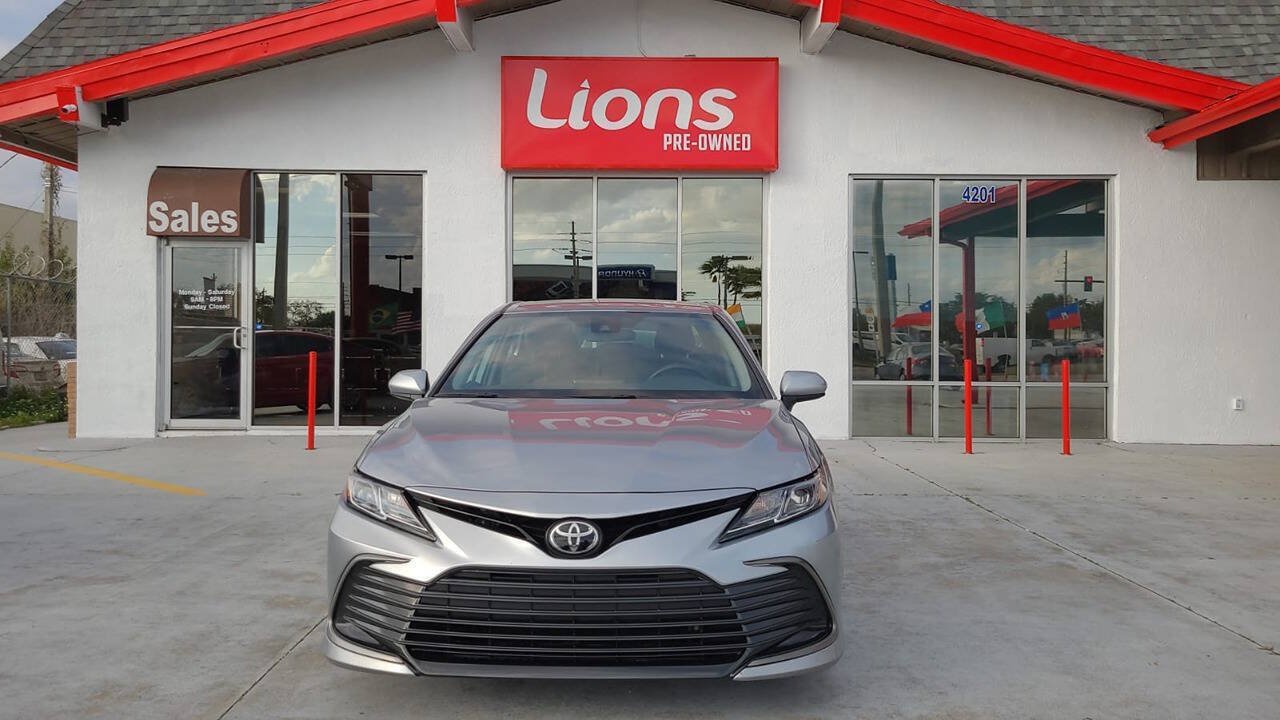 Used 2021 Toyota Camry LE FWD image 1