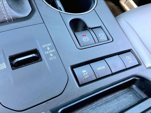 Used 2022 Toyota Highlander XLE image 49