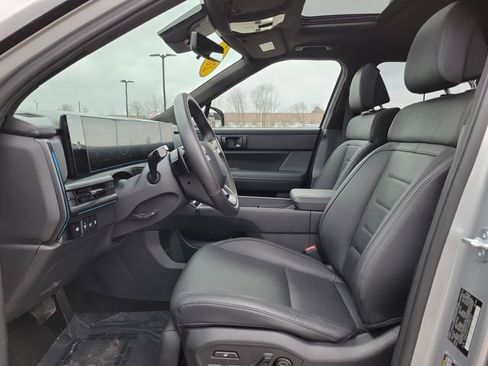 Used 2025 Hyundai Santa Fe Calligraphy image 21