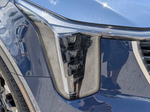 Used 2025 Kia Sorento SX FWD image 9