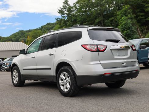 Used 2016 Chevrolet Traverse LS FWD image 7
