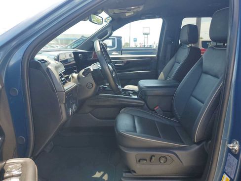 Used 2025 Chevrolet Tahoe Premier RWD image 19