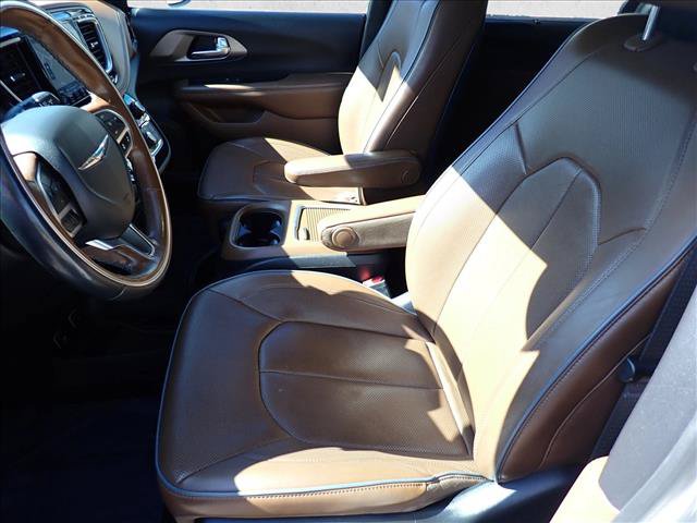 Used 2020 Chrysler Pacifica Limited w/ Advanced Safetytec Group FWD image 15