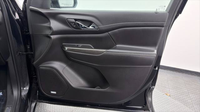 Used 2023 GMC Acadia SLT w/ Technology Package FWD image 23