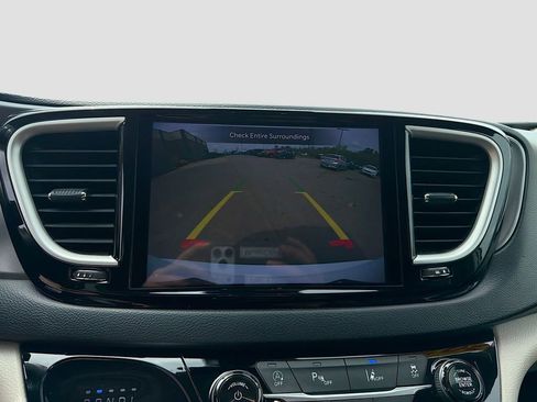 Used 2022 Chrysler Pacifica Touring-L FWD image 30