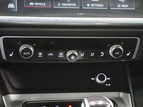 Used 2023 Audi Q3 2.0T Premium Plus w/ Premium Plus Package image 26